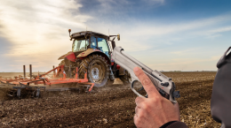 Agricoltore di Chivasso mandato sul lastrico da una banda di finti procuratori armati e spregiudicati