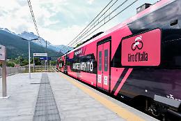 Un treno rosa verso la leggenda: il Trofeo senza fine corre tra le montagne