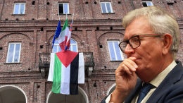 Chivasso espone la bandiera palestinese sul balcone del Municipio. Ora la mozione in Consiglio