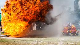 Vagone merci in fiamme: linea ferroviaria interrotta per ore