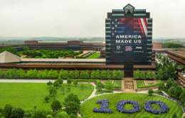 Un secolo a tutta velocità: Chrysler celebra 100 anni di innovazione e identità
