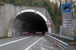La galleria Montebasso riapre al traffico: torna il respiro alla valle