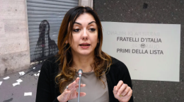 Picconi e minacce: assalto alla sede di Fdi nel quartiere Barriera di Milano