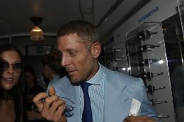 Elkann premiato a Cascais: il cognome conta, ma qui comanda la moglie