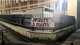 Forza Nuova attacca la sanità pubblica: striscione davanti all’ospedale Martini