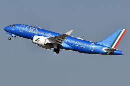 Cieli chiusi su Israele: il conflitto con l’Iran paralizza il traffico aereo internazionale