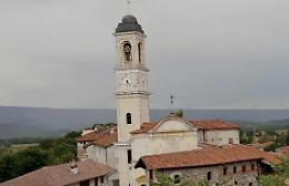 Fulmine ferma l'orologio del campanile: rintocchi fermi, polemiche accese