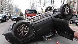 Auto si ribalta a Torino: paura in corso Peschiera