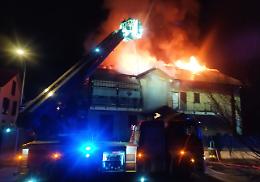 La casa va a fuoco ma il Comune chiede l'IMU: otto famiglie alla disperazione