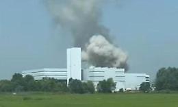 Paura a Livorno Ferraris: la centrale elettrica va a fuoco. Rischio contaminazione dell'acqua