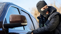 Operaio di Volpiano sequestrato, rapinato e minacciato con la pistola: tutto per un "merlo"...