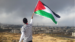 Il Comune dice sì al riconoscimento della Palestina. Lega e Fratelli d'Italia abbandonano l'aula: è polemica