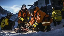 Cinque ore nel dirupo: cade con l’auto a Castelmagno, salvata nella notte