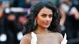 Simone Ashley esclusa da “F1” dopo mesi di riprese