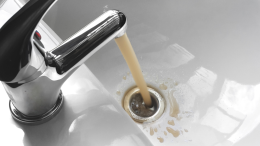 Neanche l’acqua si può bere. Gli ospedali di Torino affogano
