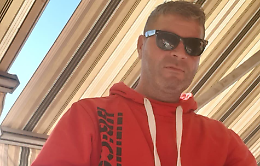Tragedia a Chivasso: muore cadendo dal balcone