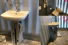 Via Po, bagni pubblici vandalizzati e mai riaperti: la denuncia in Consiglio