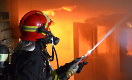  Furgone in fiamme sulla Torino-Savona: code chilometriche al rientro dal mare