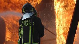 Fiamme nella notte a Torino: furgone incendiato in corso Orbassano