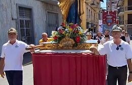 Favria in cammino con gli Alpini: fede, memoria e orgoglio tra i tigli in fiore