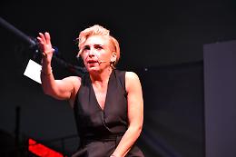 Barbara Foria accende il Botticelli: risate, ironia e verità al femminile