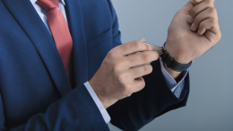 Orologi fantasma e soldi spariti: in 40 truffati da Mattia Furcò
