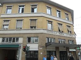 Torino, notte di follia al Maria Vittoria. Cinque infermieri picchiati: “Mai visto niente del genere”