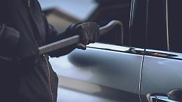 Furti su auto nei supermercati: arrestati due uomini