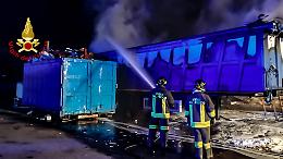 Incendio nella notte a Castellamonte: la Teknoservice va a fuoco