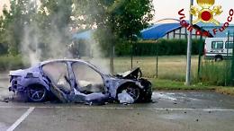 Auto divorata dalle fiamme all’alba a Crescentino