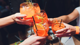Favria si tinge di arancione: arriva lo Spritz Festival on the Road