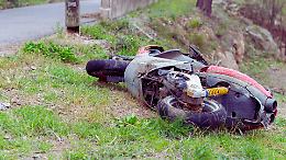 Motociclisti in sidecar precipitano in una scarpata: paura sul Colle delle Finestre
