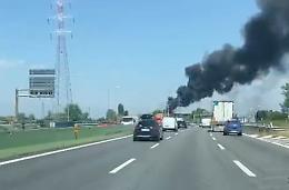 Incendio in tangenziale tra Venaria e Collegno. Cause in accertamento