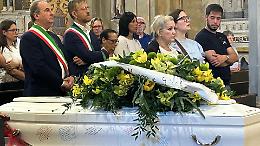 Mazzè in lacrime per Jacopo: l'ultimo saluto nella chiesa parrocchiale