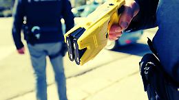 Il Comune introduce il taser per i vigili: sicurezza o simbolo di militarizzazione urbana?