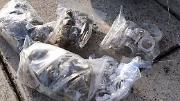 Marijuana nel forno e 1.800 euro in contanti: pusher arrestato a Torino dopo un pedinamento in bicicletta