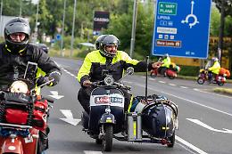 Per festeggiare i 50 anni, partono in Vespa per Capo Nord: impresa da 4.870 km