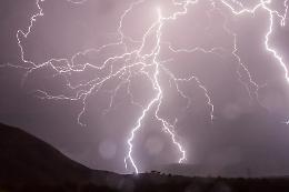 Temporale in quota: passano la notte in un alpeggio abbandonato