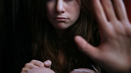 Assolto dallo stupro della cugina di 14 anni: la vittima è inattendibile! Ma resta indagato per altri due casi di abusi su minori