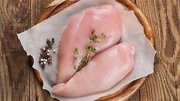 Mangiare pollo potrebbe aumentare il rischio di tumori intestinali più della carne rossa