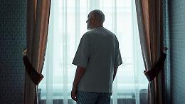 Biella, figlio maltratta il padre 90enne: intimidazioni quotidiane, urla, minacce fisiche