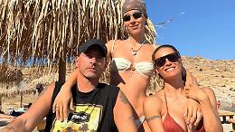 Michelle Hunziker tra baci col nuovo compagno e abbracci con l’ex marito