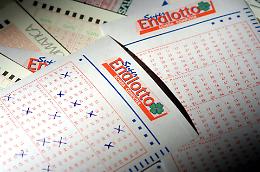 Superenalotto del 25 luglio: nessun 6, ma due fortunati vincono oltre 60 mila euro con il 5