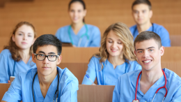 Medicina, record di iscritti ma solo 560 ce la faranno: il semestre aperto è una roulette russa travestita da riforma