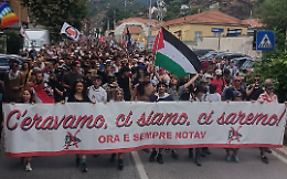 No Tav, battaglia in corso: pietre a San Didero, migliaia in marcia tra i cantieri della “devastazione”