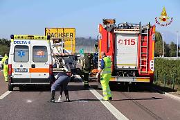 Tragedia sulla A4: 80enne contromano travolge un’auto, quattro morti e un ferito gravissimo