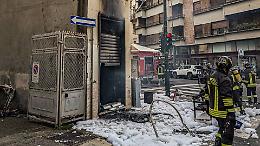 Fumo e fiamme in pieno centro a Torino: gelateria distrutta e quartiere sotto shock (FOTO)