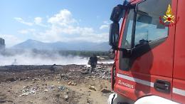 Incendio all’ecocentro di Collegno: fiamme e paura in corso Pastrengo