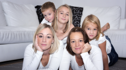 Figli di due mamme: Lo Russo firma il riconoscimento per quattro coppie