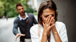 Mantenimento dei figli: quali rischi per chi riduce unilateralmente la somma dovuta?
